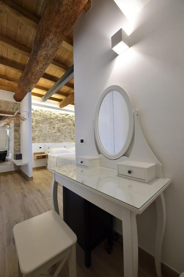 Le Benedettine Affittacamere Relais Fondi Bagian luar foto