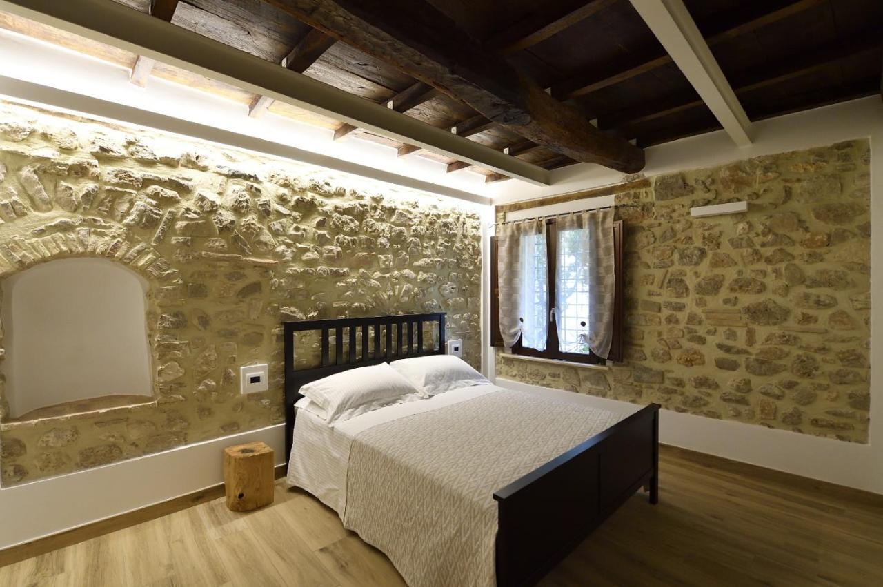 Le Benedettine Affittacamere Relais Fondi Bagian luar foto
