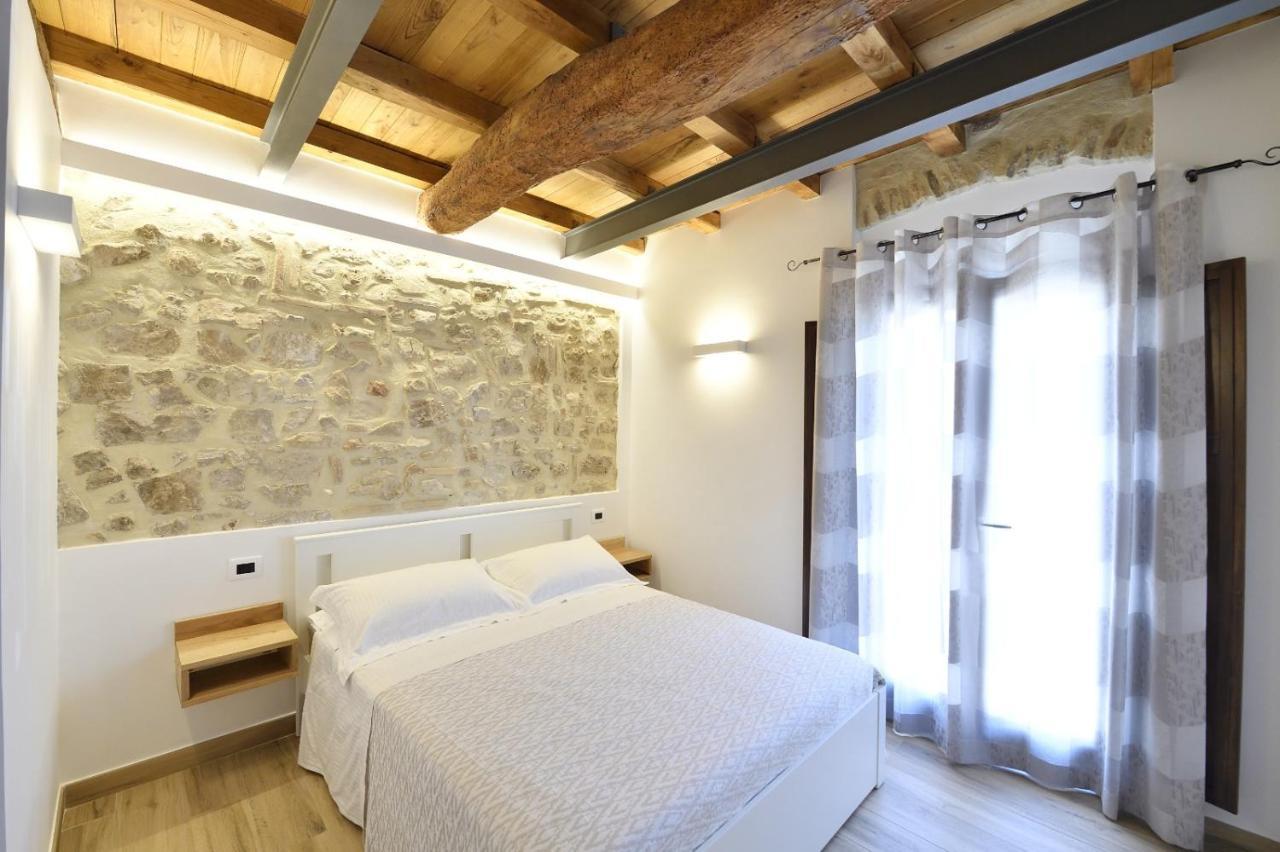 Le Benedettine Affittacamere Relais Fondi Bagian luar foto