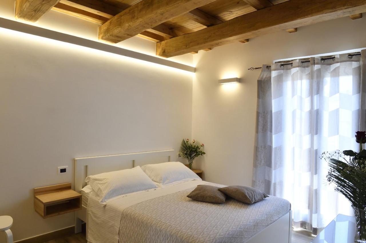 Le Benedettine Affittacamere Relais Fondi Bagian luar foto