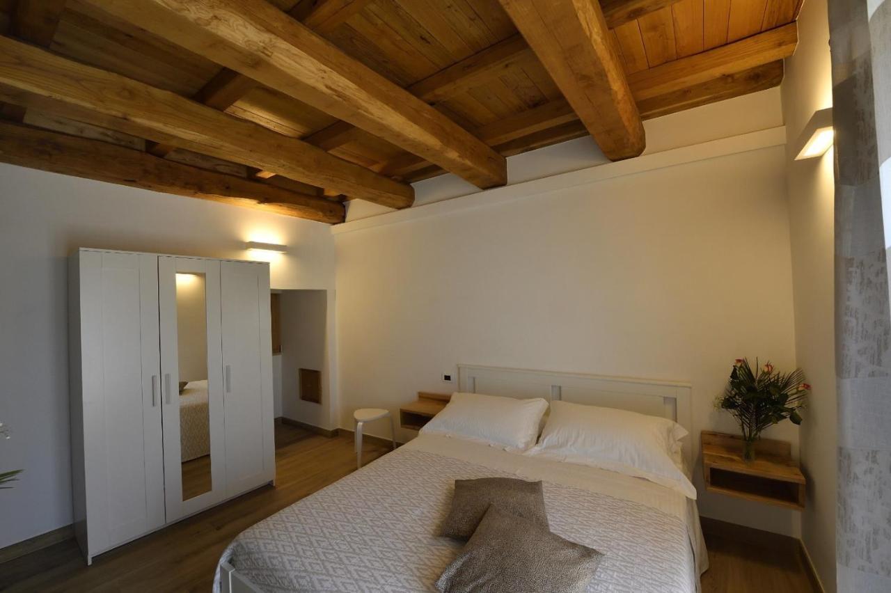 Le Benedettine Affittacamere Relais Fondi Bagian luar foto