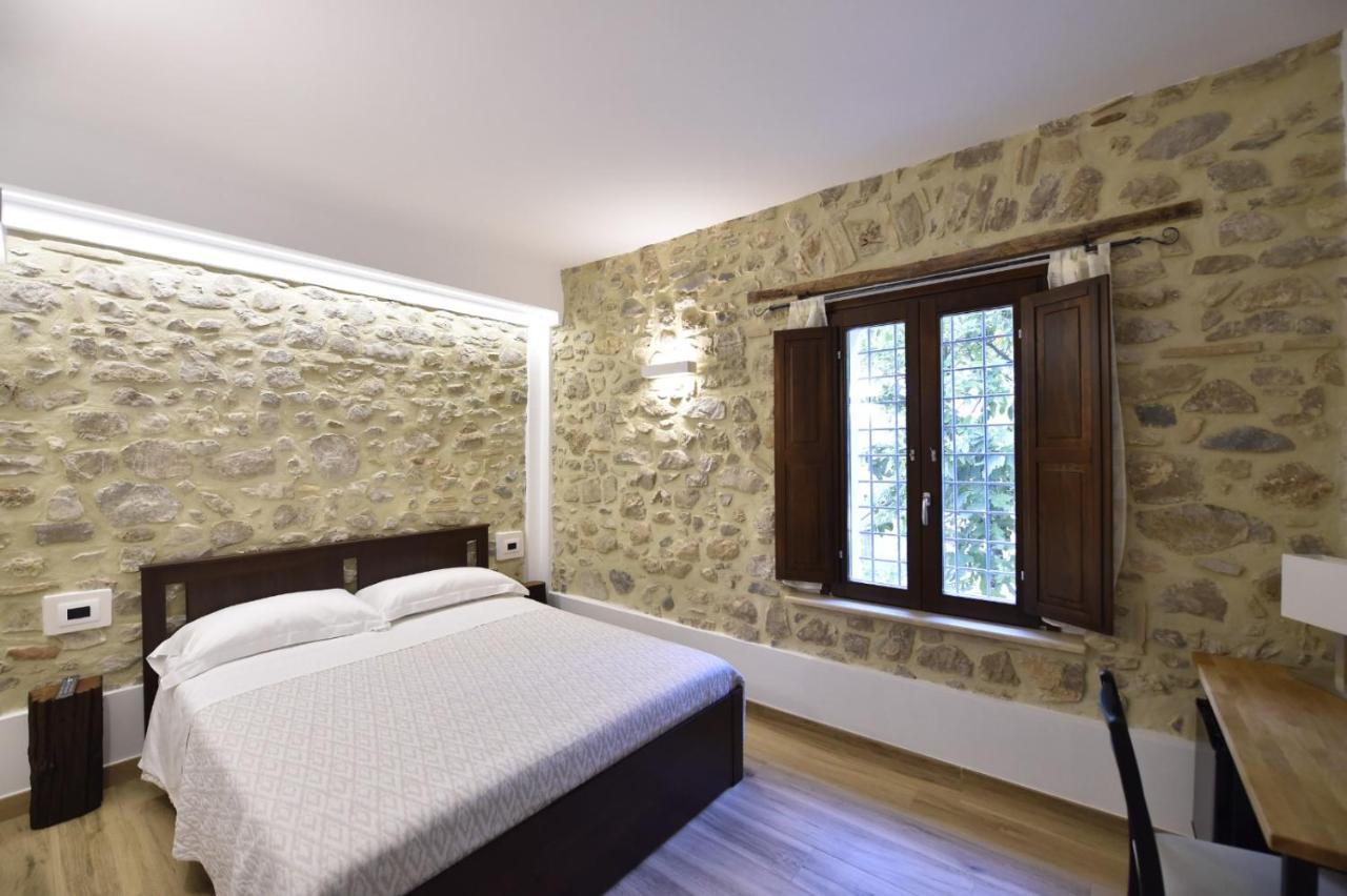 Le Benedettine Affittacamere Relais Fondi Bagian luar foto